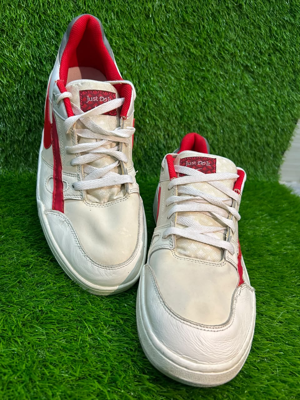 Nike full fource low sneakers