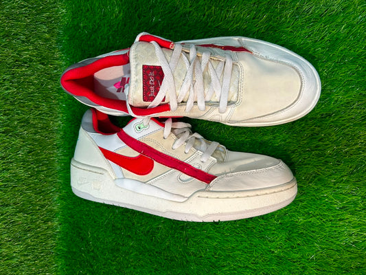 Nike full fource low sneakers