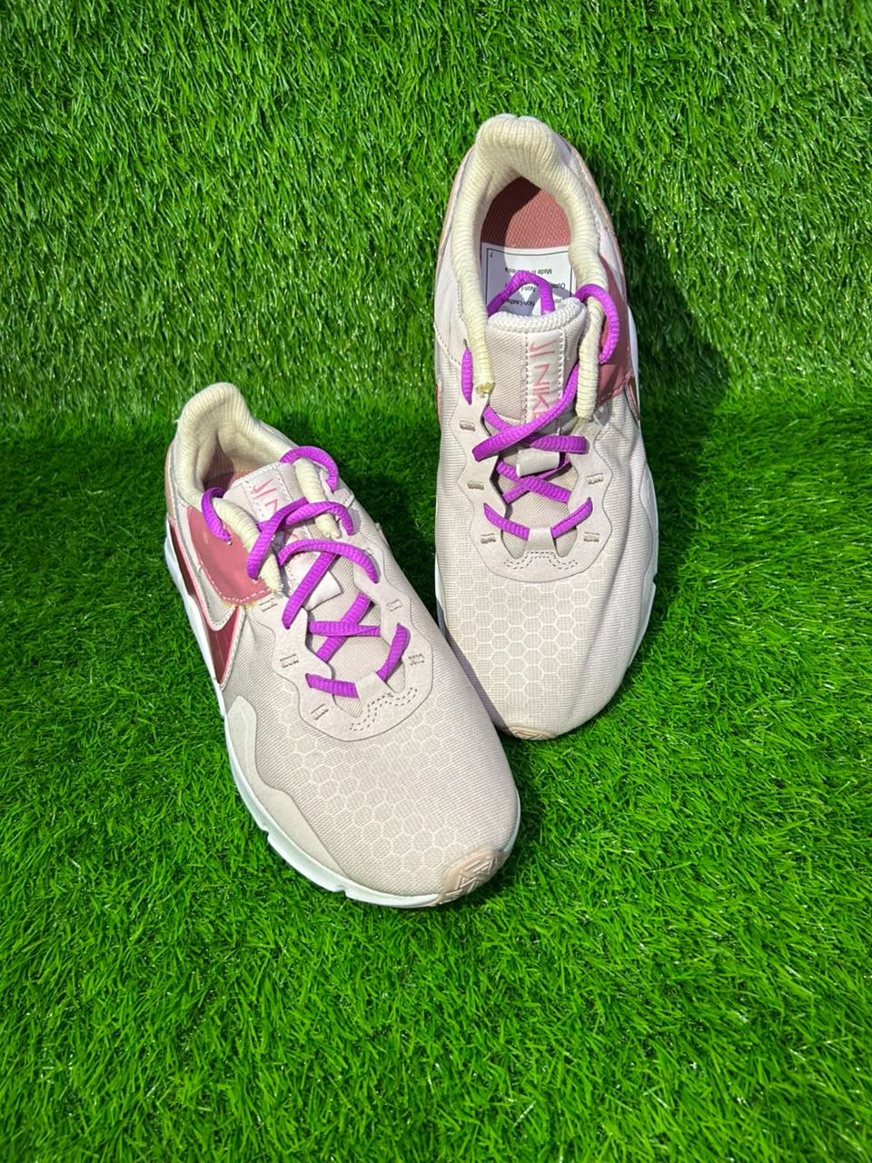 NIKE Legend Esssential 2 Womens