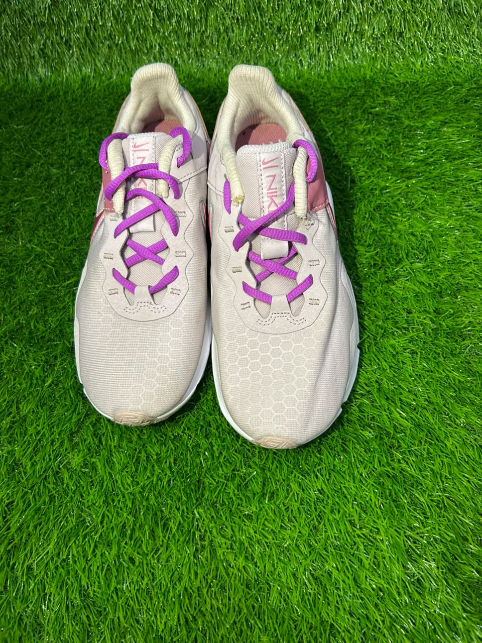 NIKE Legend Esssential 2 Womens