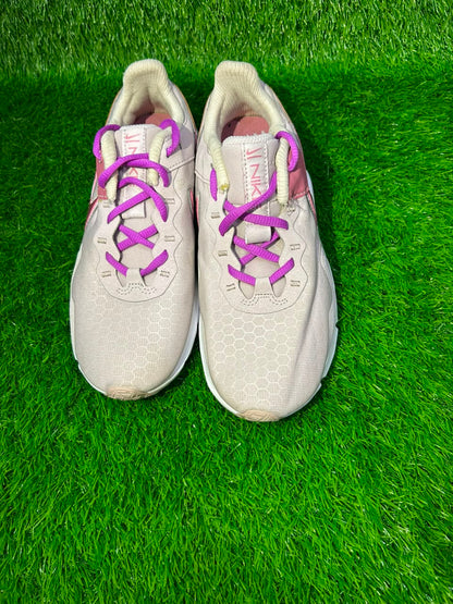 NIKE Legend Esssential 2 Womens